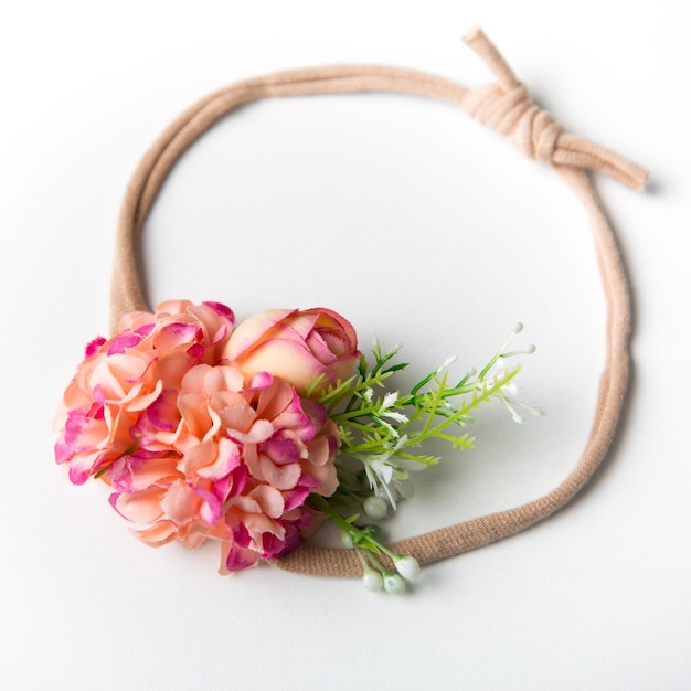 haftowany wieniec kwiatowy